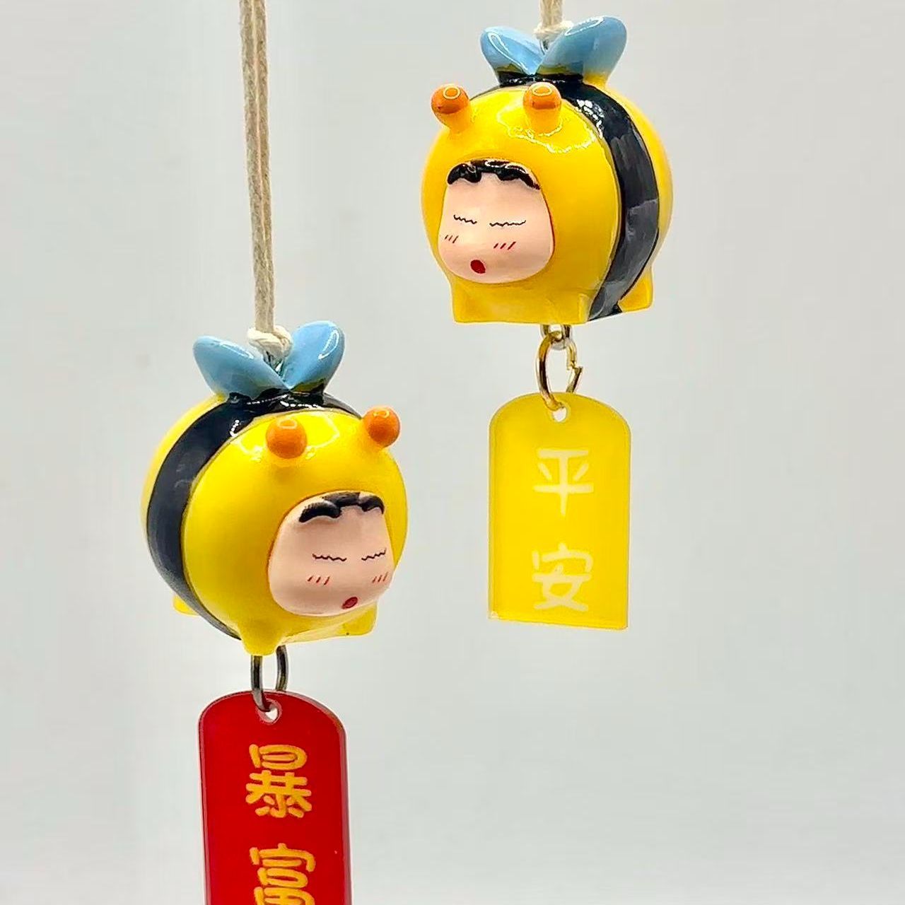 Car Accessories Company - Figur Cosplay Crayon Shin-chan Bee, Gantungan